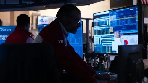 إس آند بي 500 وناسداك يتجهان لأول خسارة أسبوعية منذ أواخر يوليو 📉📊