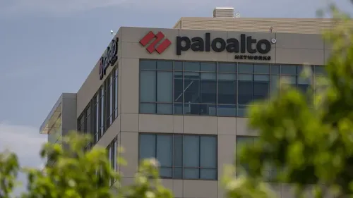 Palo Alto تتجاوز التوقعات بدعم أمن الذكاء الاصطناعي… لكن السهم يتراجع رغم رفع الإرشادات 🛡️🤖