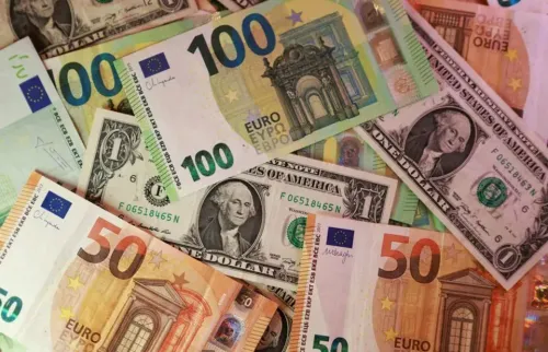 اليورو يهبط إلى أدنى مستوى في 17 شهرًا والدولار يقترب من قمم ما قبل «يوم التحرير» 💶📉