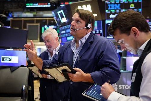 الأسواق تتجاهل تهديدات عقوبات إيران.. والبيتكوين تتجاوز 80 ألف دولار قبل نتائج إنفيديا 🌍₿