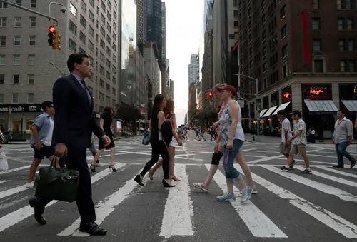 البطالة الأميركية دون 5% تقترب من أطول سلسلة تاريخية منذ الستينيات رغم ضعف التوظيف 🇺🇸📊