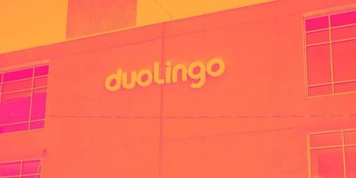 دولينجو… منصة تعليم رقمي عالية الجودة تحقق نموًا استثنائيًا وربحية قوية مع تقييم جاذب نسبيًا 📚📈✅