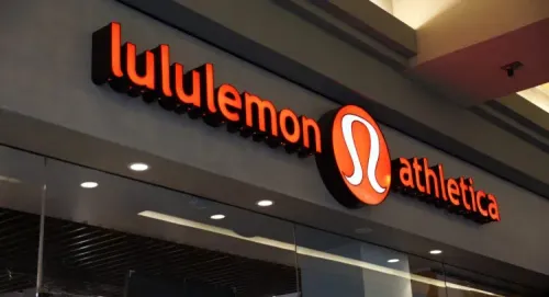 لولوليمون: علامة رياضية قوية… نمو جيد لكنه يتباطأ، وهوامش تتراجع رغم قوة ولاء العملاء وانتشار الفروع 🧘♀️👟📉